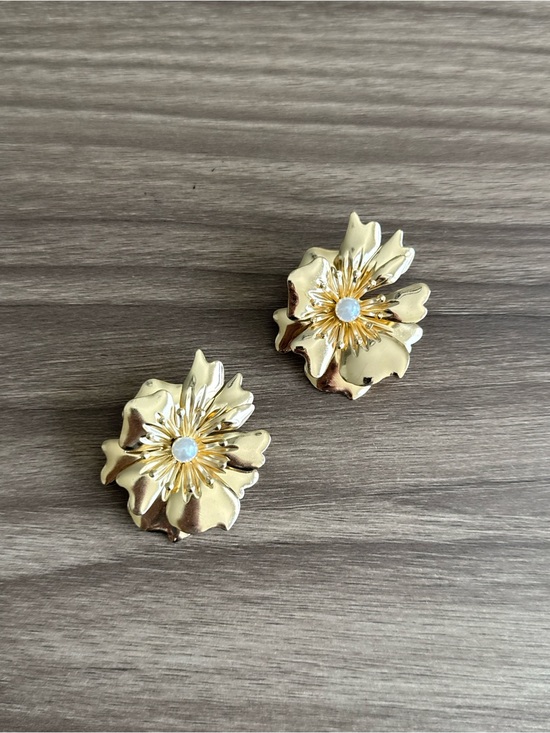 Anthropologie Jewelry - Floral Statement Earrings Q1023